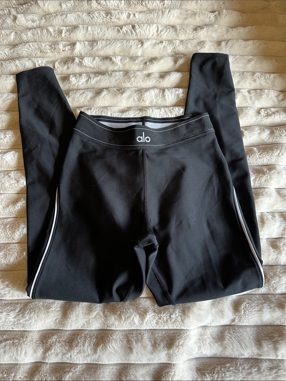 ALO Yoga NWOT Black Leggings with White Side Piping